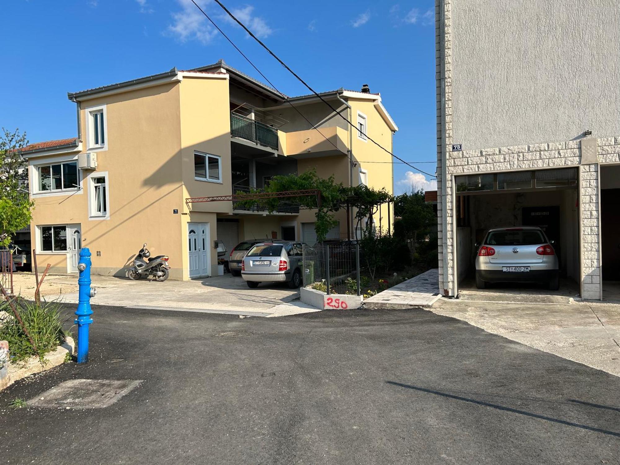 Apartment Blanca With Jacuzzi,Terase And Private Parking Kaštela Kültér fotó