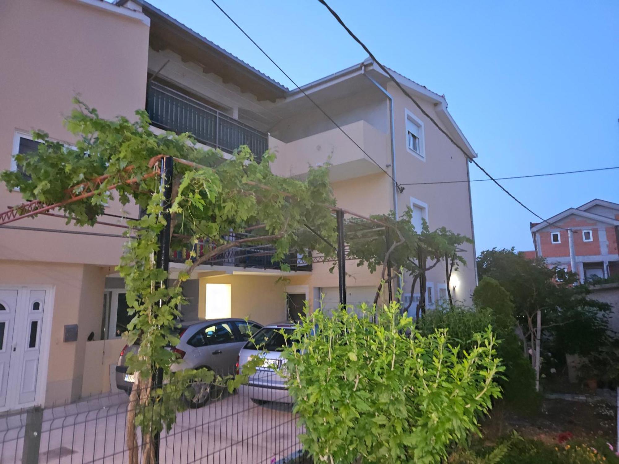 Apartment Blanca With Jacuzzi,Terase And Private Parking Kaštela Kültér fotó