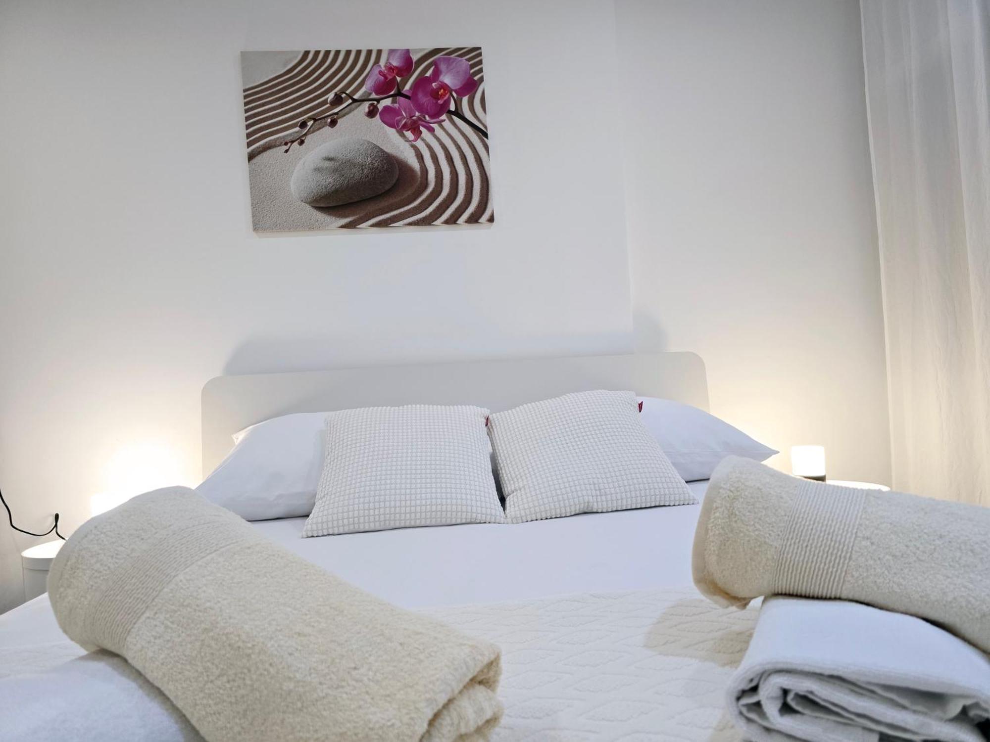 Apartment Blanca With Jacuzzi,Terase And Private Parking Kaštela Kültér fotó