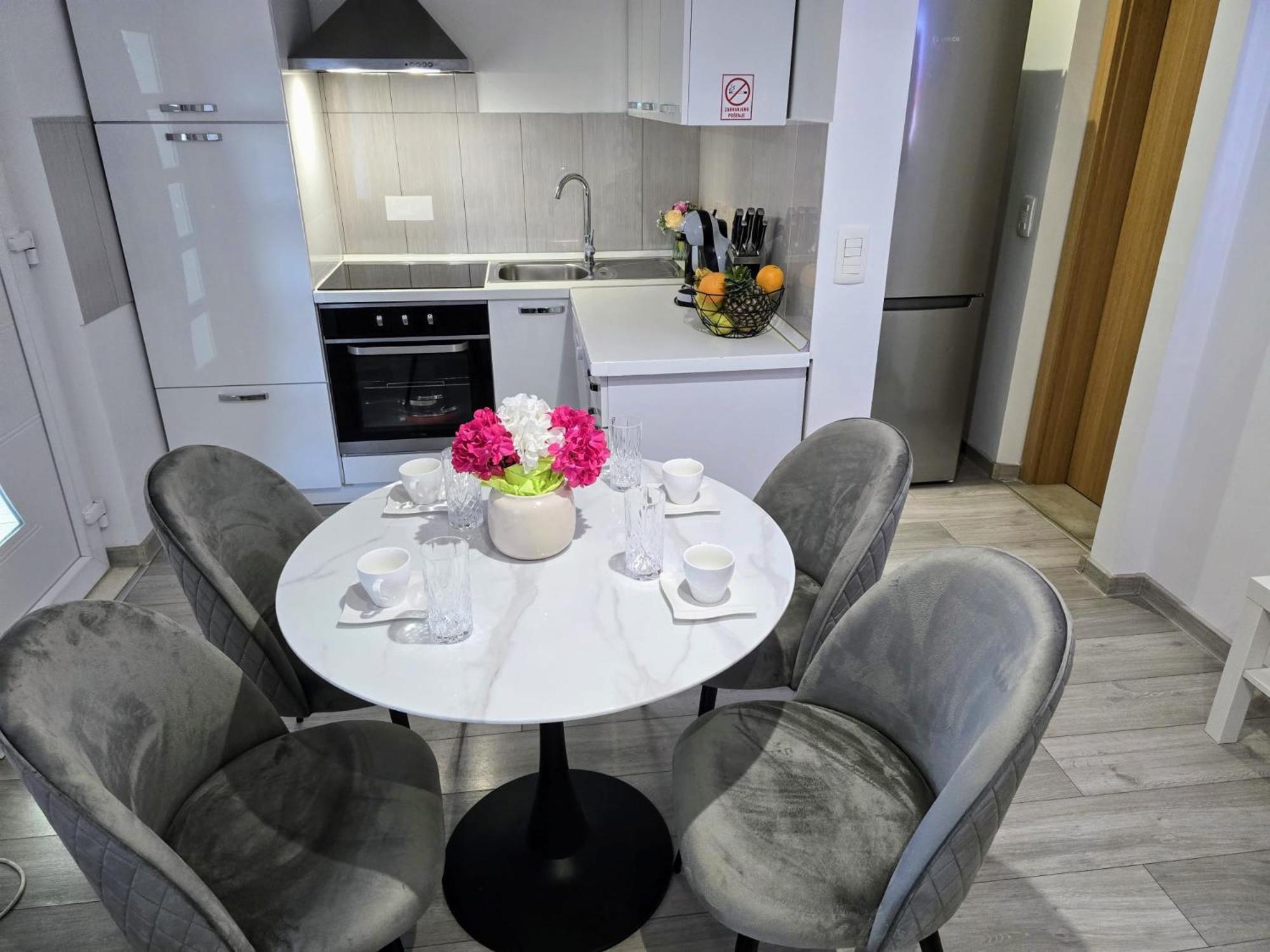 Apartment Blanca With Jacuzzi,Terase And Private Parking Kaštela Kültér fotó